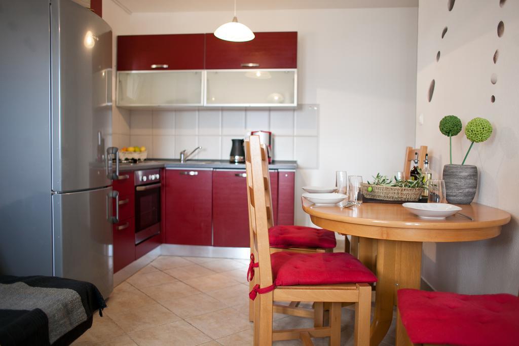 Apartments Mediterranea With Heated Pool Pisak Buitenkant foto